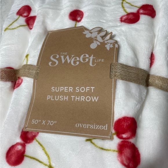 The Sweet Life Cherry 🍒 Throw Blanket - Picture 1 of 3